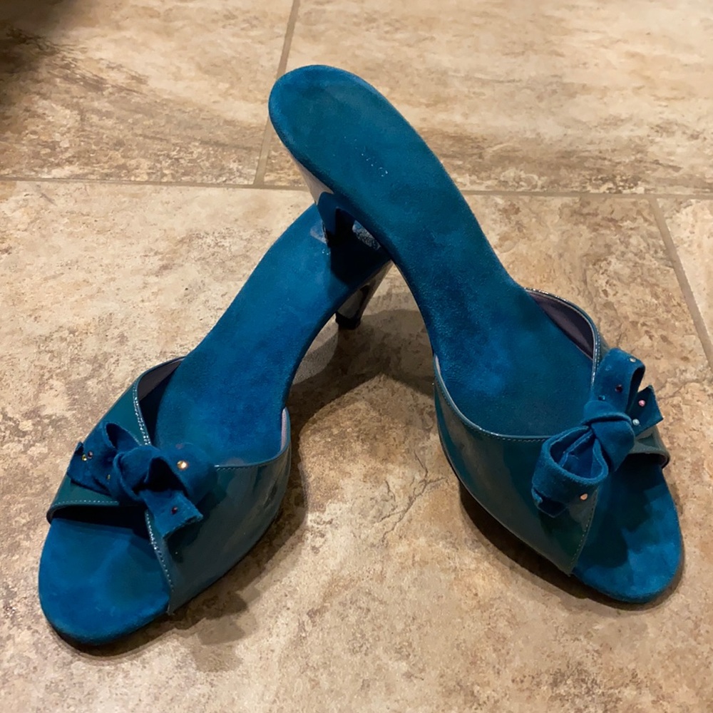 Marc Jacobs size 38 teal “kitten heels”